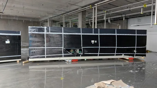 Plaatsen machinekamer Maersk Rotterdam