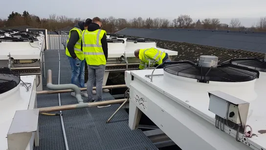 Van Kempen geeft les in keuzevak koudetechniek